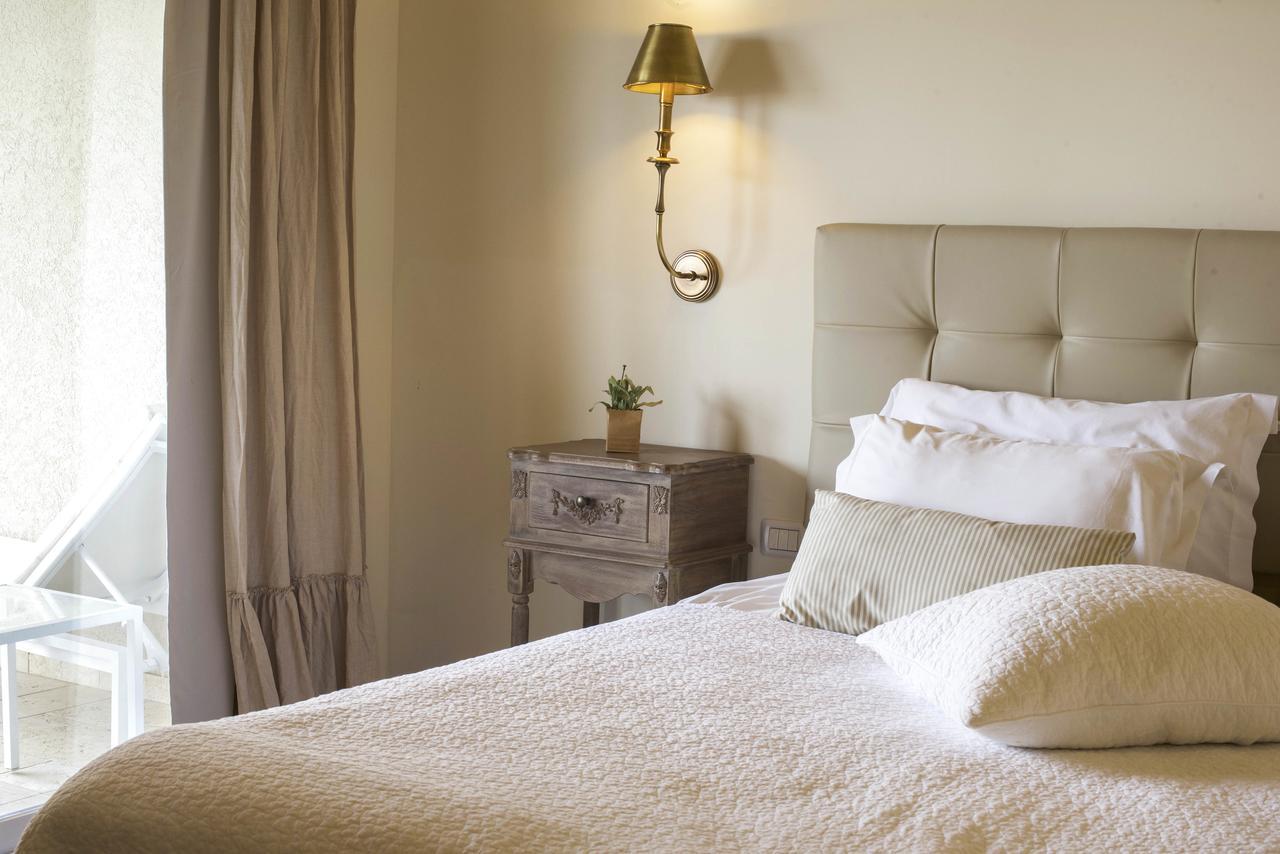 Lodge The White Boutique