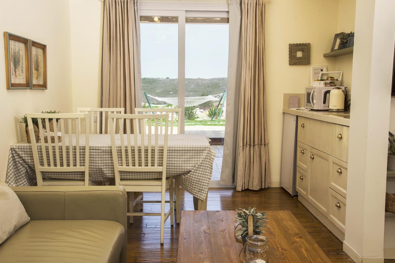 Lodge The White Boutique Ramot